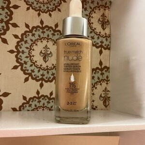 L'Oreal True Match Nude Hyaluronic Tinted Serum - Light